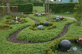 Waterurnen in tuin